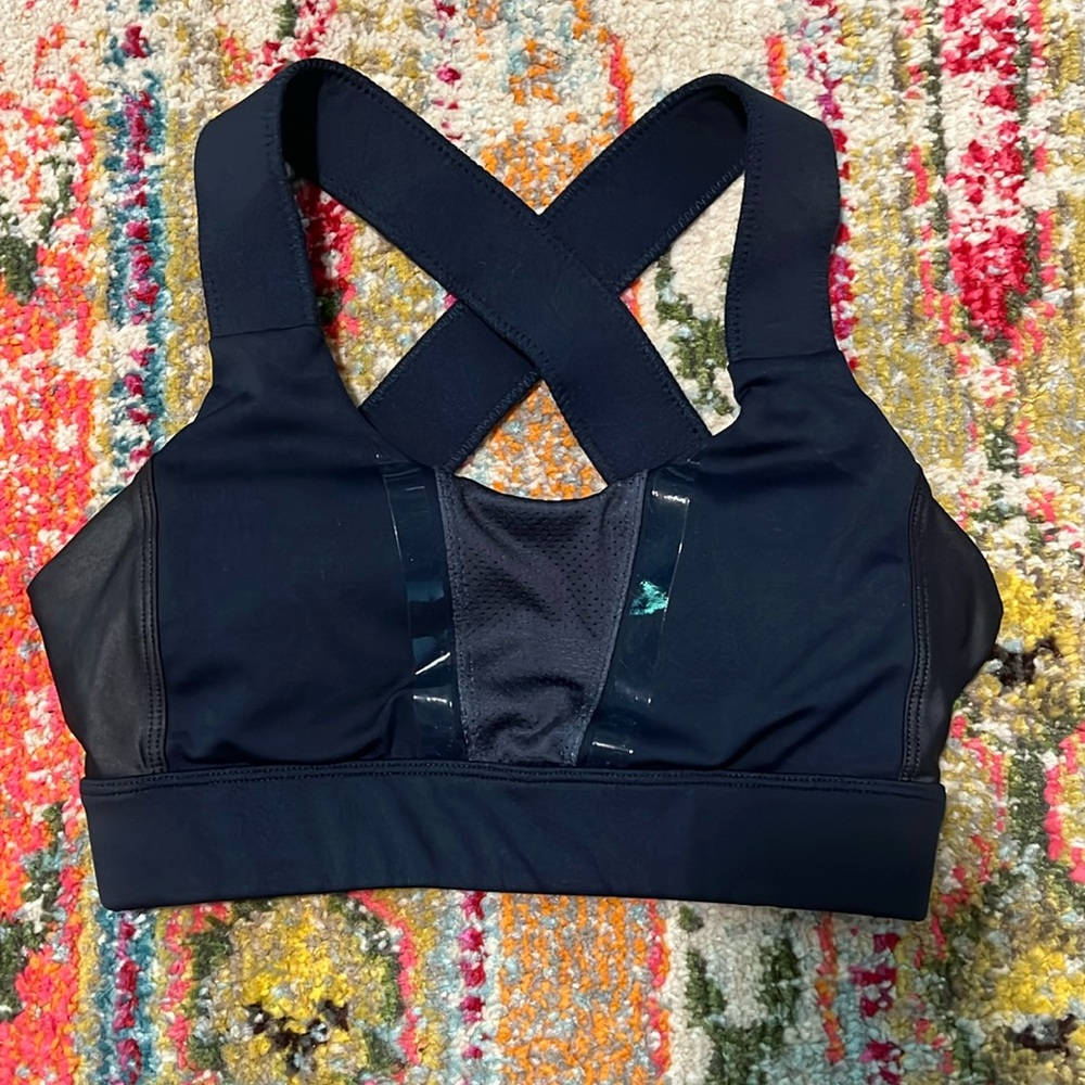 Lily is sports bra, size XS, worn once. Excellent condition.